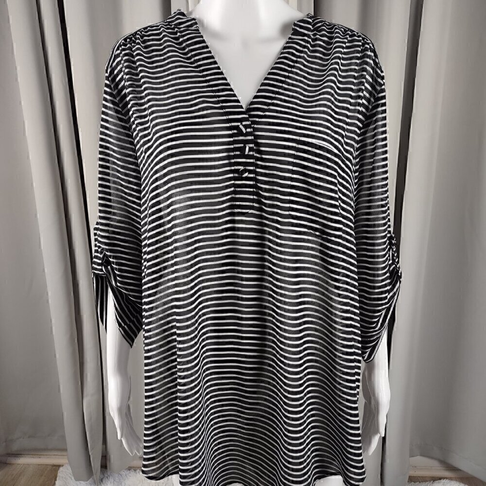 Torrid Black & White Striped Semi-Sheer 3/4 sleeve V-neck Tunic Top Sz 2 = US 18 - Picture 2 of 15